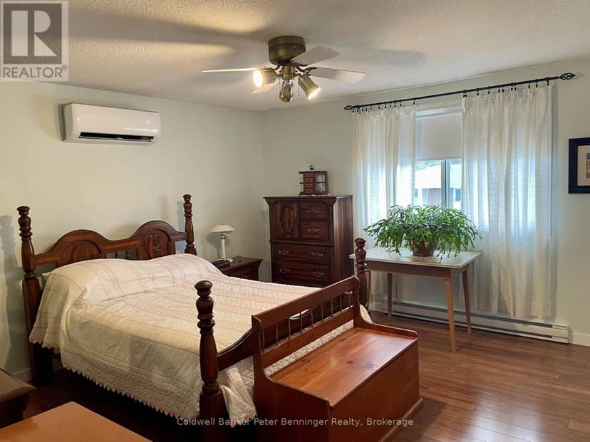 1038 Wellington Street — photo 15 of 33