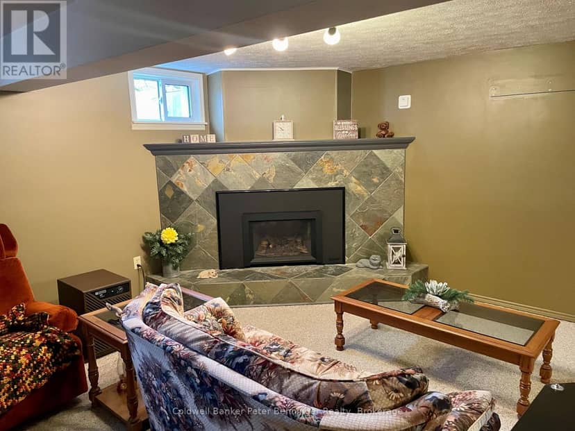 1038 Wellington Street — photo 24 of 33