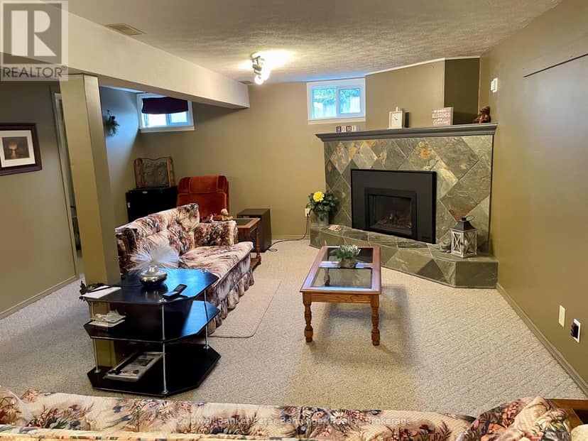 1038 Wellington Street — photo 25 of 33