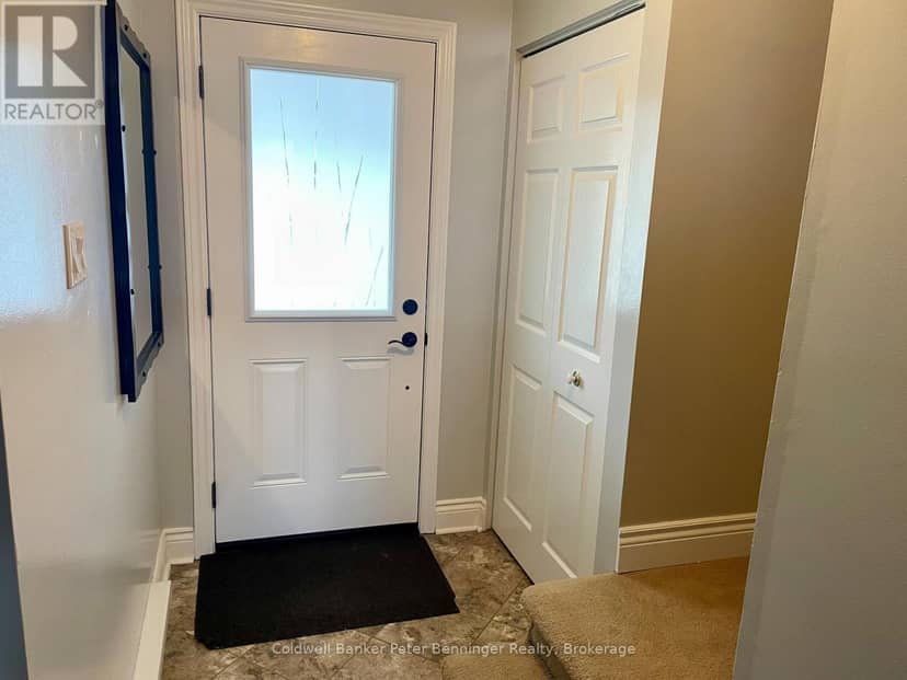 1038 Wellington Street — photo 5 of 33