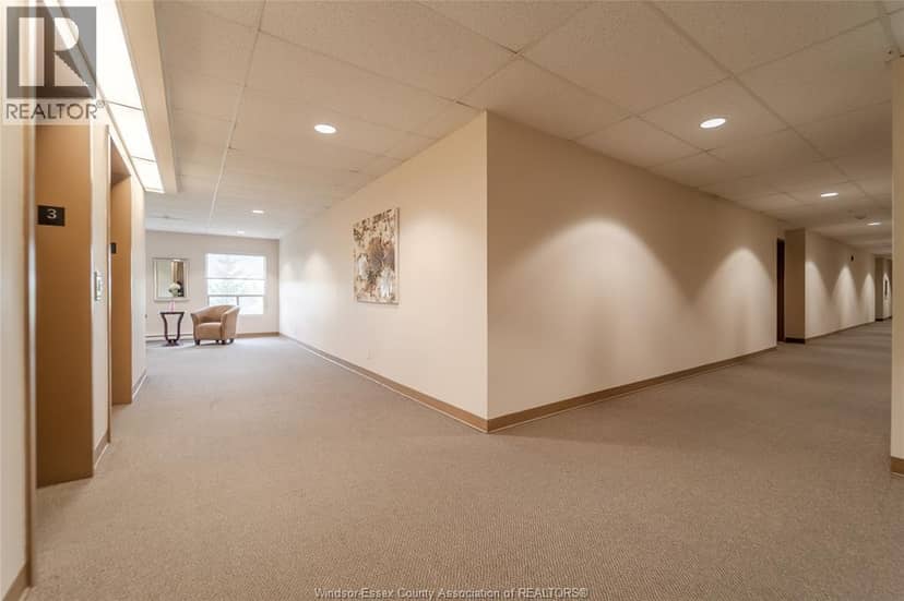 315 Village Grove DRIVE Unit# 301 — photo 10 of 33