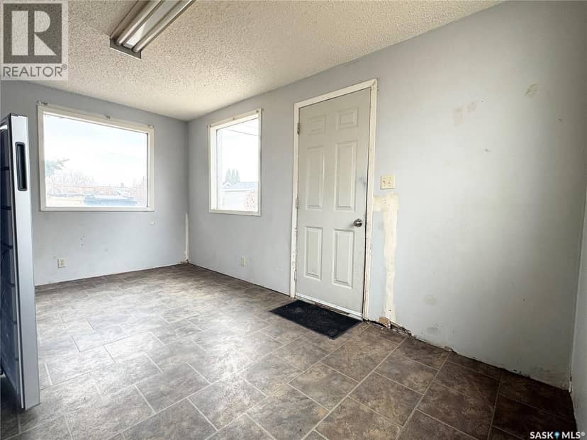 107 & 109 Otter STREET, Cut Knife, photo 2