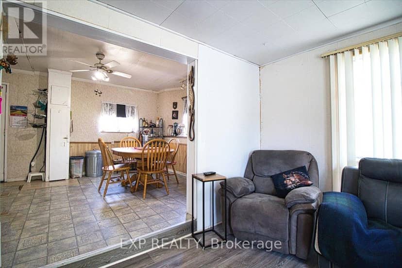 252 Queen Street — photo 11 of 33