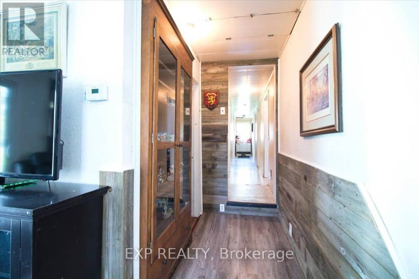 252 Queen Street — photo 12 of 33