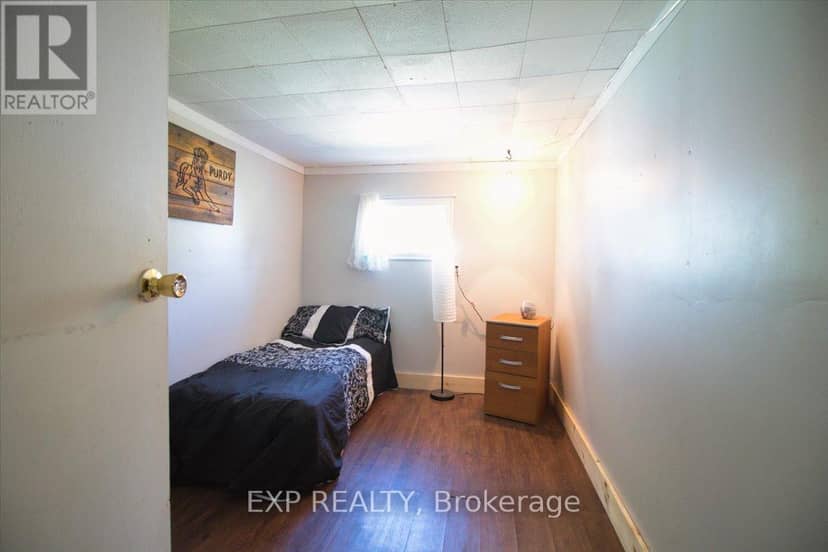 252 Queen Street — photo 18 of 33