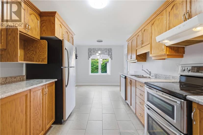 61 Crater Crescent — photo 11 of 40