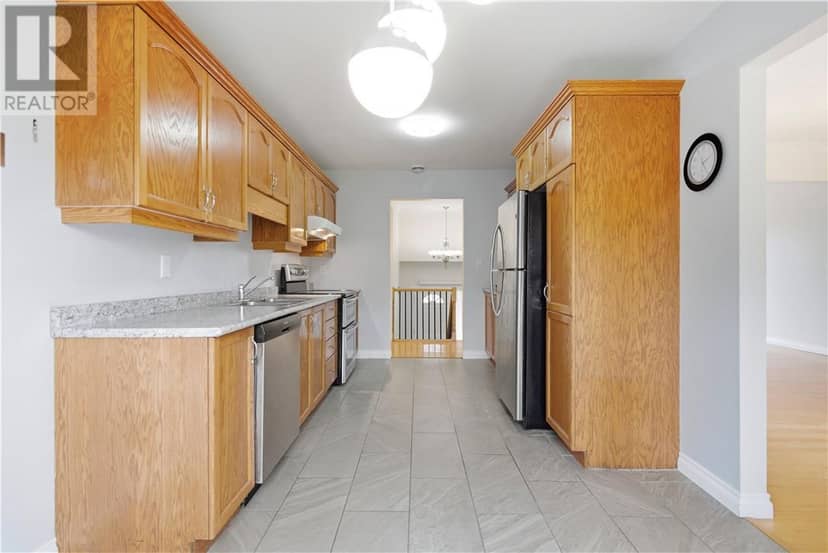 61 Crater Crescent — photo 12 of 40