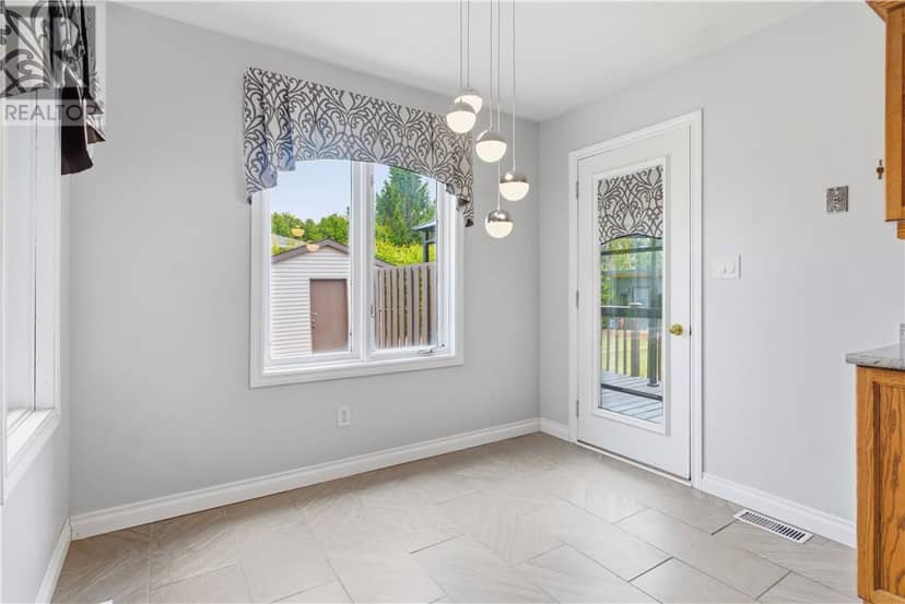 61 Crater Crescent — photo 13 of 40