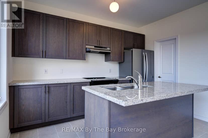61 Rosanne Circle — photo 13 of 26