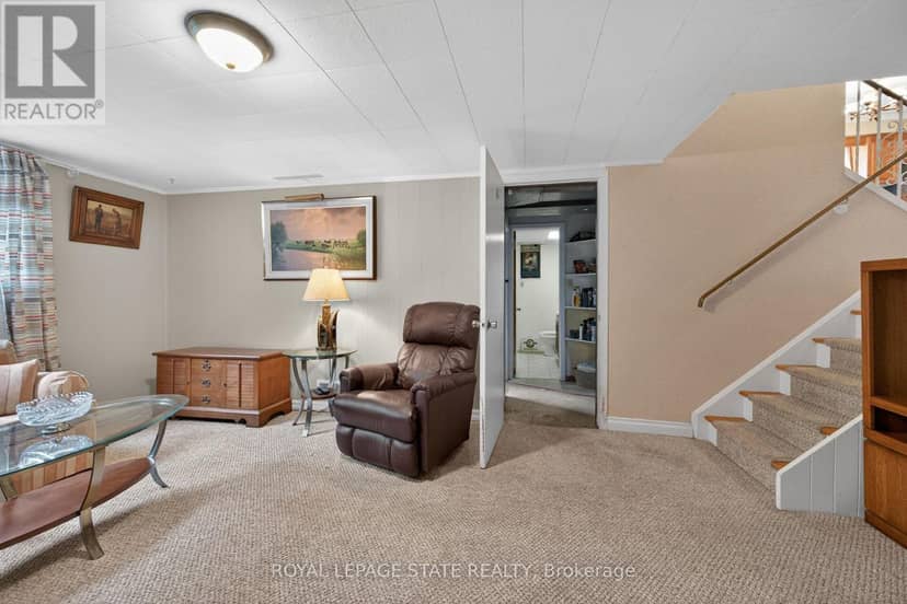 582 Woodview Road — photo 35 of 40