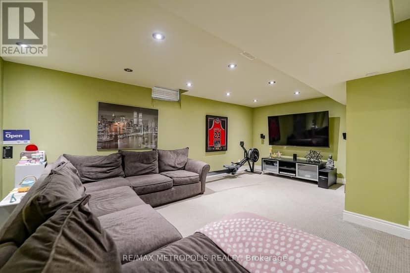 4392 Grassland Crescent — photo 32 of 40