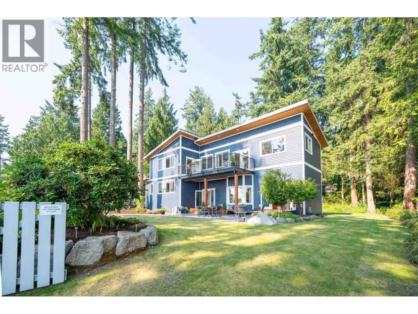 1590 OCEAN BEACH ESPLANADE, Gibsons