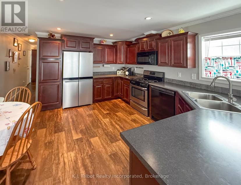 13 Sutton Drive — photo 8 of 20