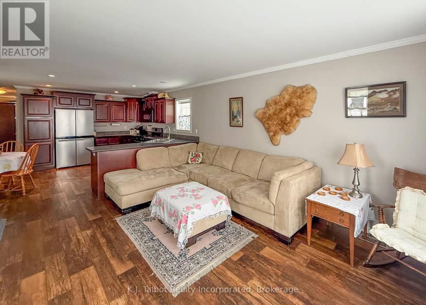 13 Sutton Drive — photo 4 of 20