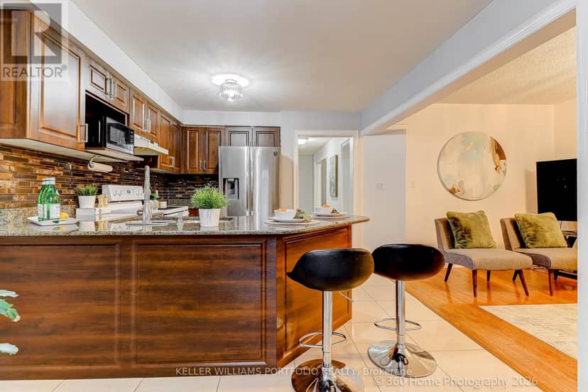 45 Olympia Crescent — photo 7 of 25