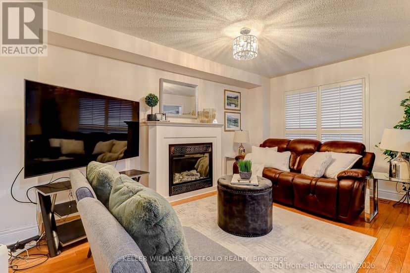 45 Olympia Crescent — photo 9 of 25