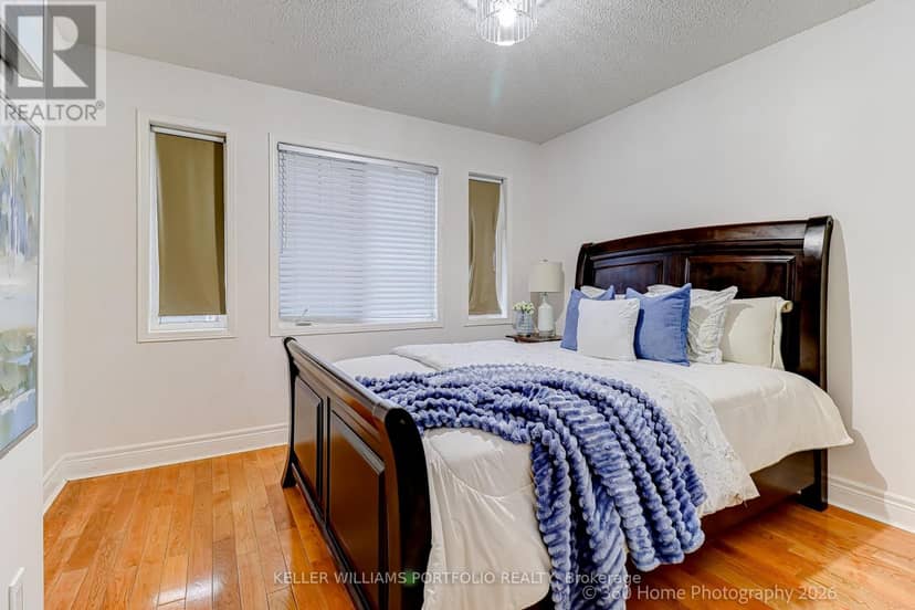 45 Olympia Crescent — photo 13 of 25