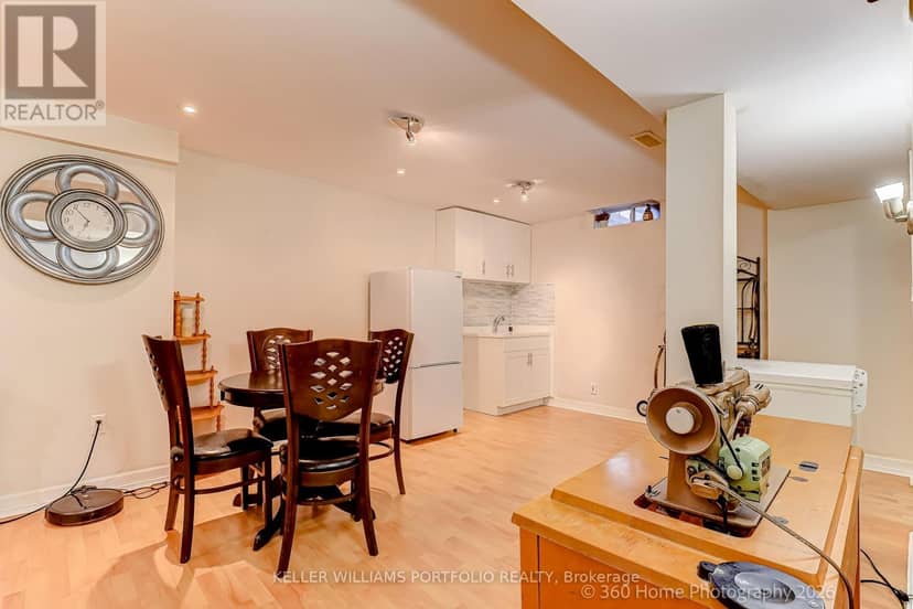 45 Olympia Crescent — photo 18 of 25