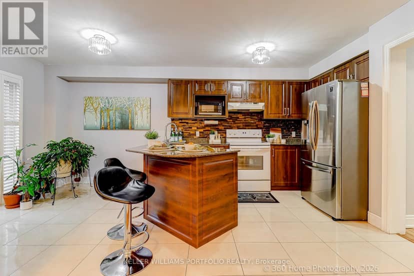 45 Olympia Crescent — photo 8 of 25