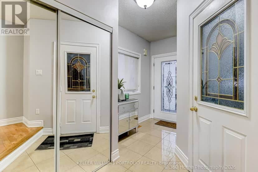45 Olympia Crescent — photo 4 of 25
