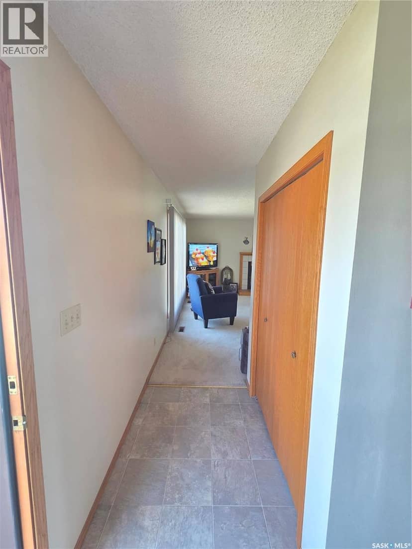 509 Carlyle AVENUE — photo 10 of 40