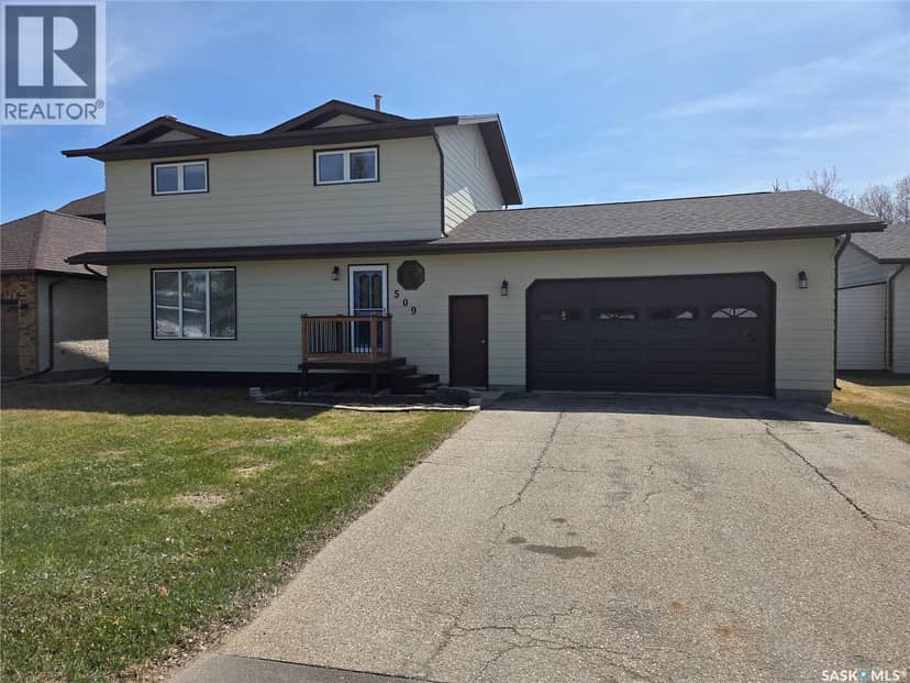 509 Carlyle AVENUE, Carlyle, photo 2