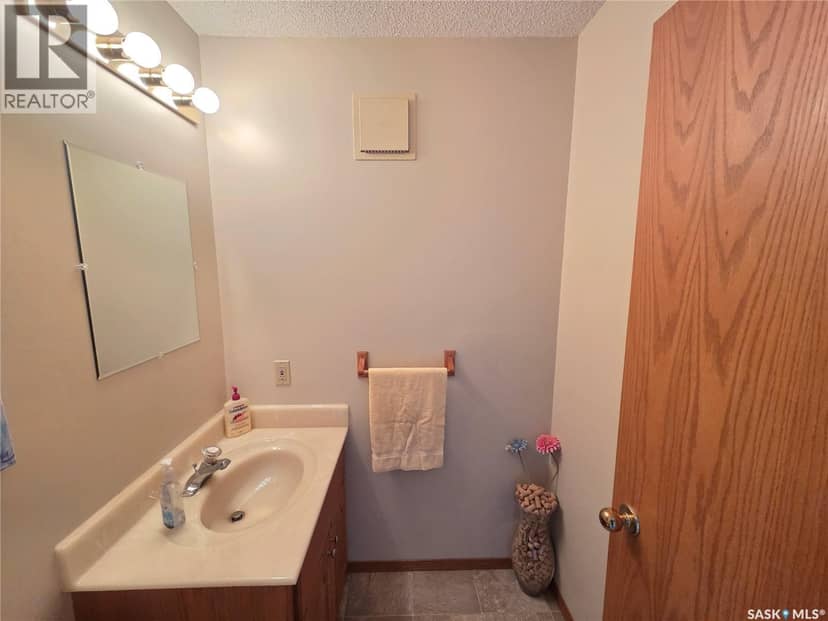 509 Carlyle AVENUE — photo 32 of 40