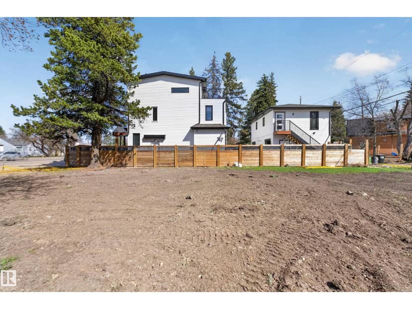 10655 61 AV NW — photo 18 of 26