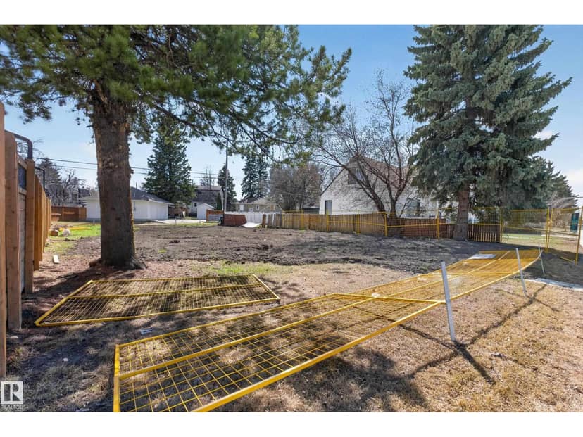 10655 61 AV NW — photo 23 of 26