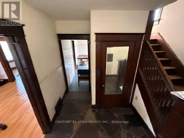 377 Guelph Street — photo 3 of 7