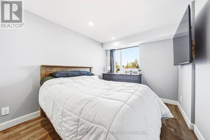 111 - 34 Norman Street — photo 12 of 39