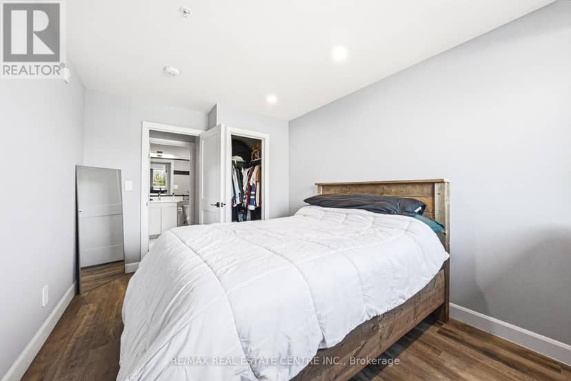 111 - 34 Norman Street — photo 13 of 39