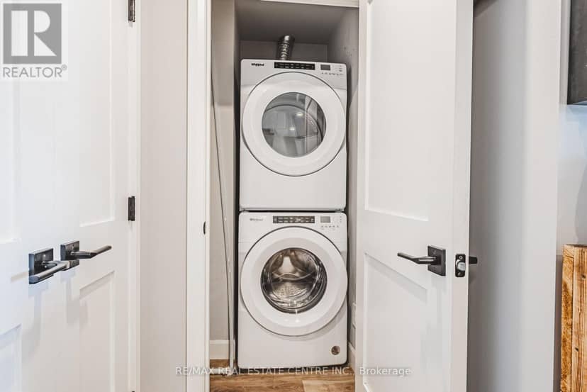 111 - 34 Norman Street — photo 14 of 39