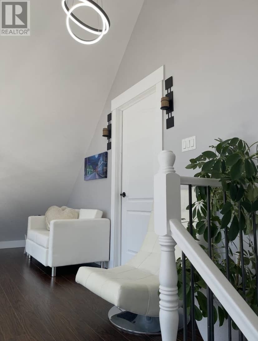 4 Ross Avenue — photo 25 of 40