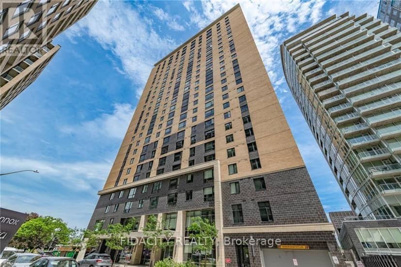 303 - 105 Champagne Avenue S — photo 1 of 24