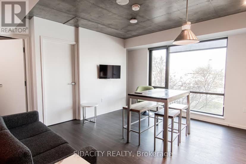 303 - 105 Champagne Avenue S — photo 5 of 24