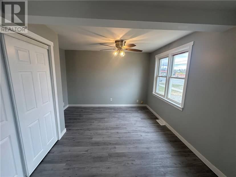 3432 Falconbridge Highway — photo 11 of 26