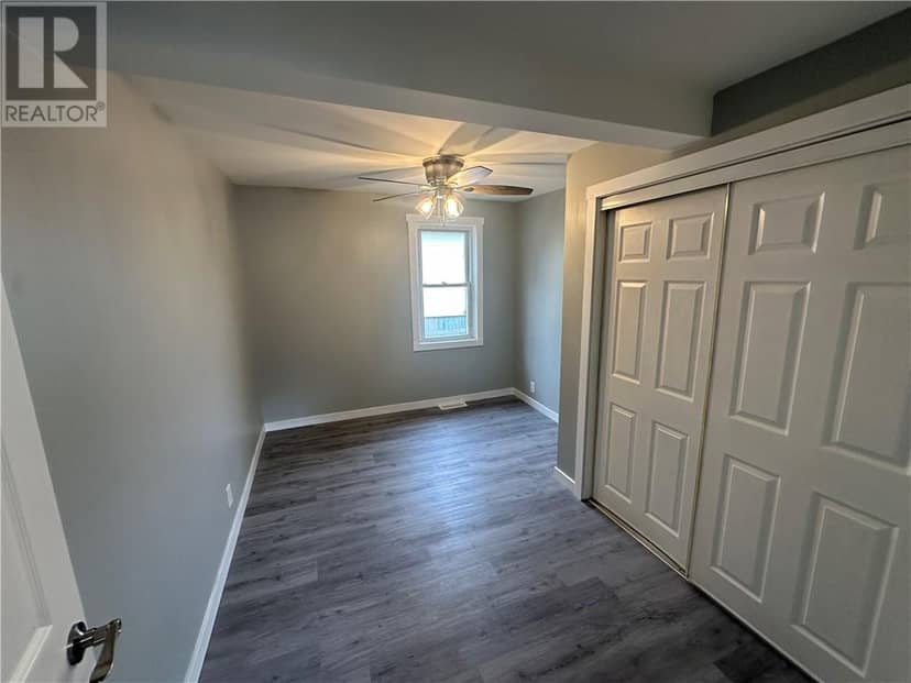 3432 Falconbridge Highway — photo 13 of 26