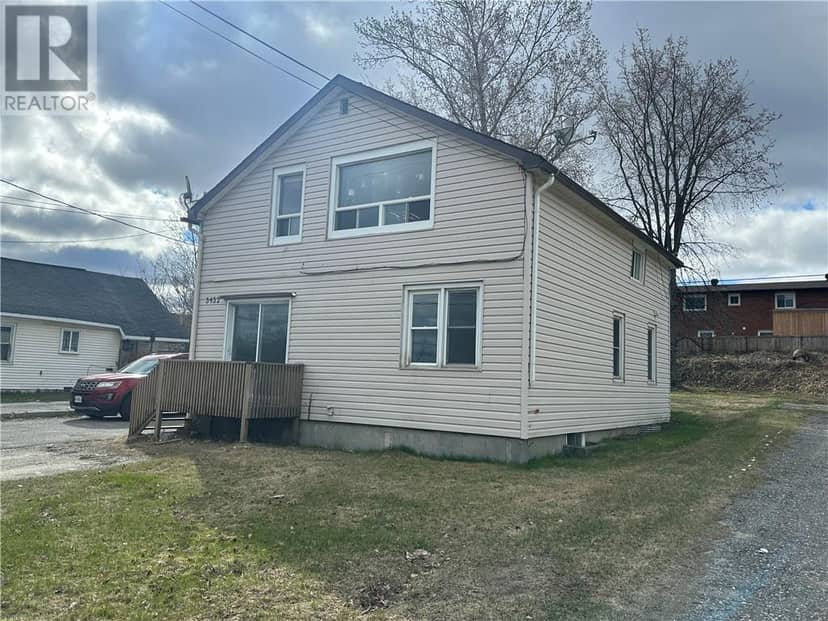 3432 Falconbridge Highway — photo 3 of 26