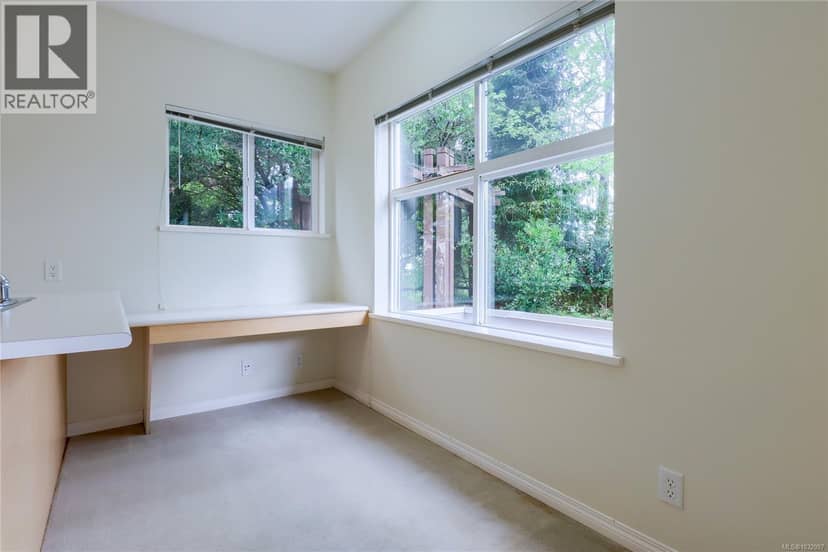 207 1550 Church Ave, Saanich, photo 8