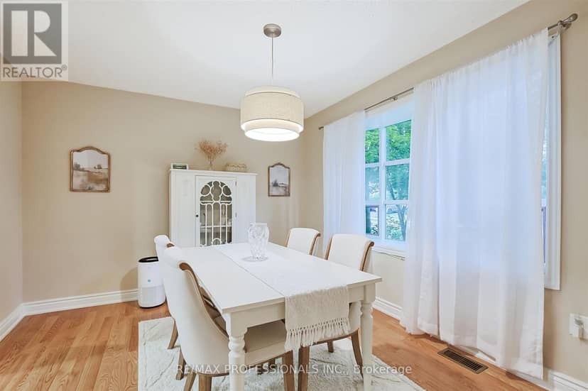 53 Tilden Crescent — photo 10 of 40