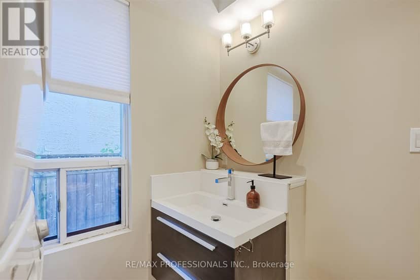 53 Tilden Crescent — photo 33 of 40