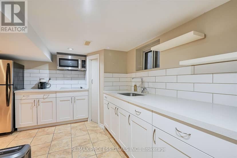 53 Tilden Crescent — photo 38 of 40