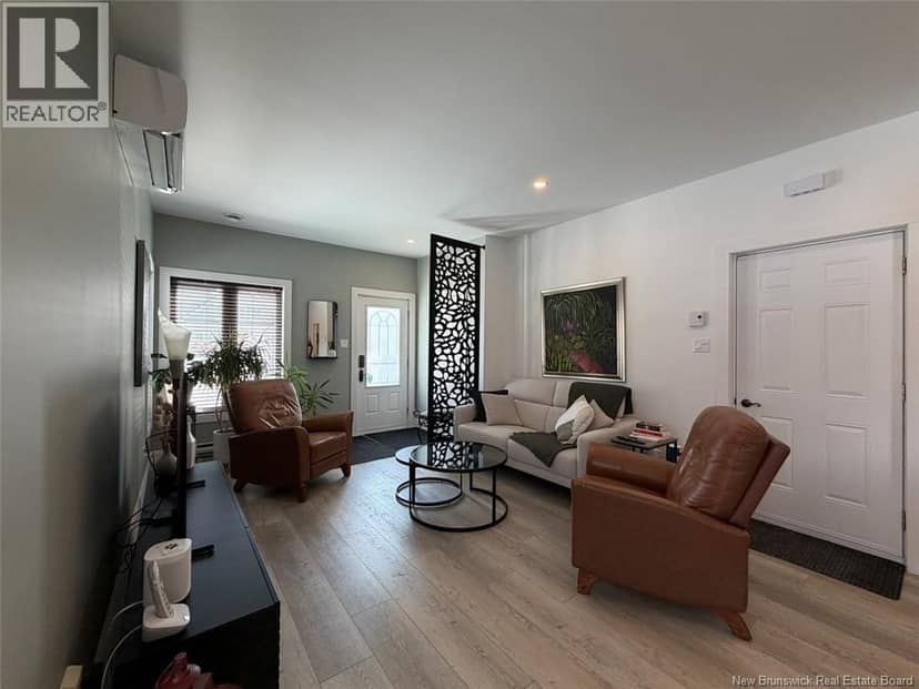 8 Louise Street — photo 2 of 40