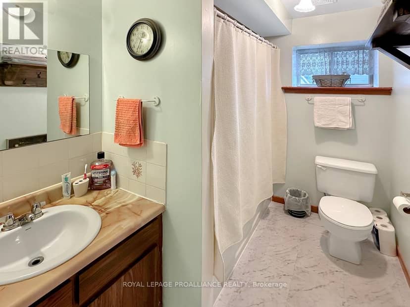 91 St. Lawrence Street E — photo 10 of 38