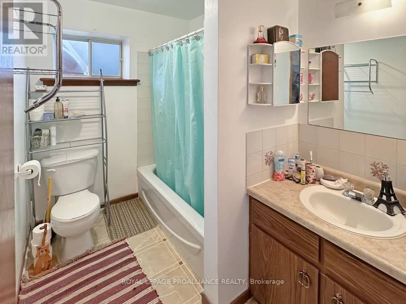 91 St. Lawrence Street E — photo 17 of 38