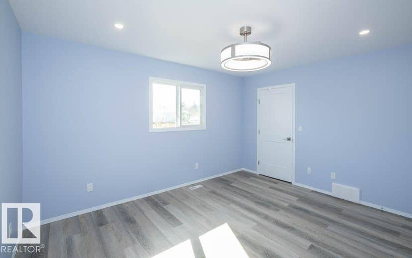 5006 50 AV — photo 35 of 40