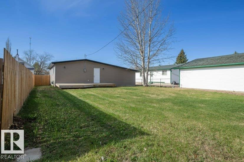 5006 50 AV — photo 9 of 40