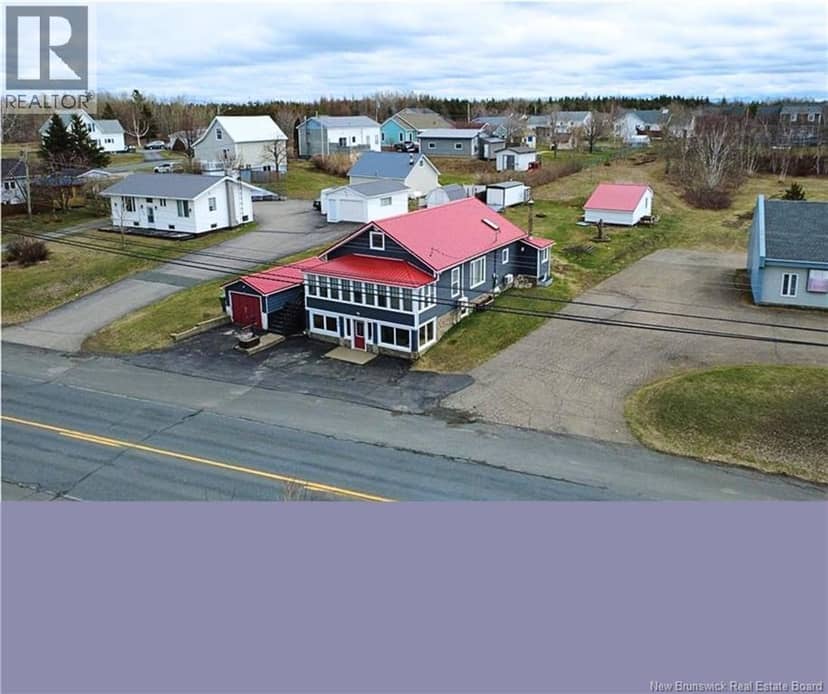 300 Boulevard St-Pierre Ouest — photo 2 of 40