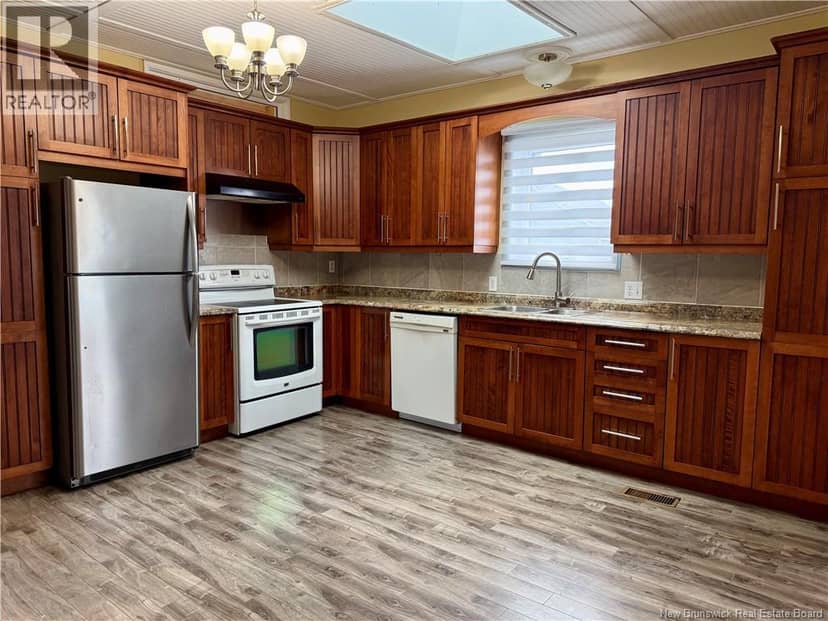 300 Boulevard St-Pierre Ouest — photo 12 of 40